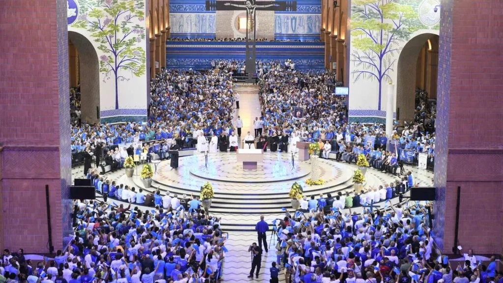 Imagem Movimento no Santuario 2023 do artigo Santuário Nacional acolhe quase 9 milhões de devotos em 2023