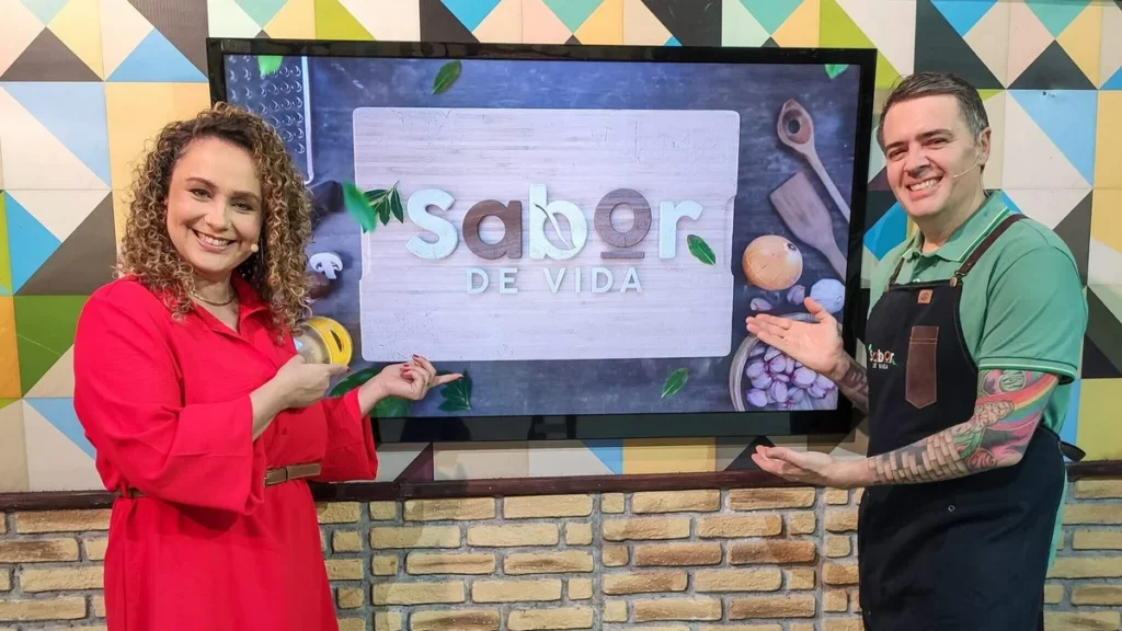 Imagem Bianca Laua e chef Leonardo Roncon Sabor de Vida do artigo “Sabor de Vida” ensina o preparo de Batatonese e Prime Rib