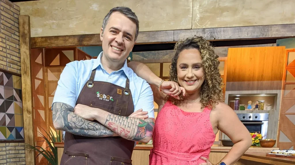 Imagem 1 Bianca laua e chef leonardo roncon do artigo "Sabor de Vida" ensina o preparo de Cupcake de Mirtilo