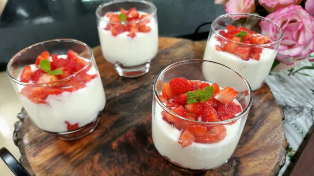 Imagem mousse de iogurte grego do artigo Mousse de Iogurte grego com Morango - Santa Receita