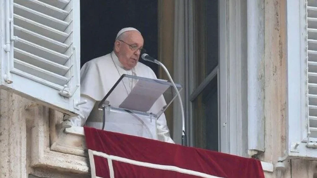 Imagem papa francisco angelus 2023 do artigo Papa: "Batismo é o nosso nascimento para Deus"