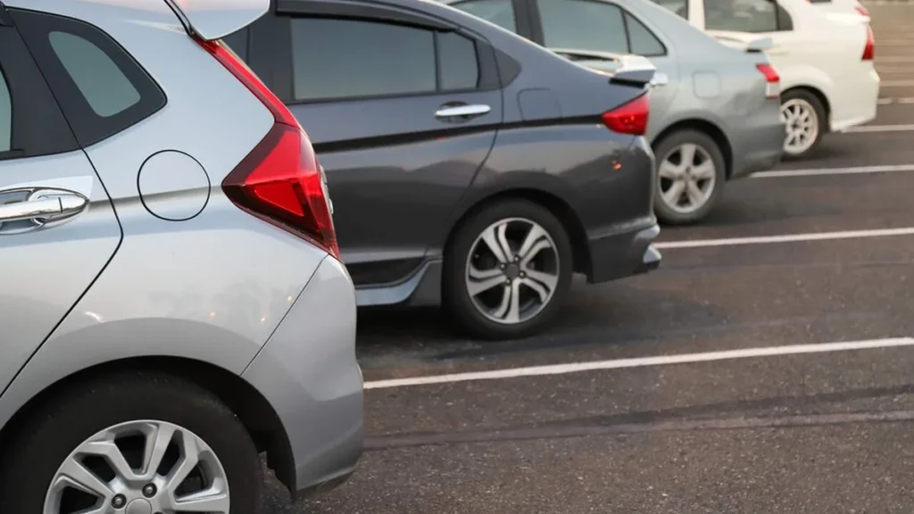 Imagem Carros estacionados do artigo Aparecida fica sem o serviço de Zona Azul