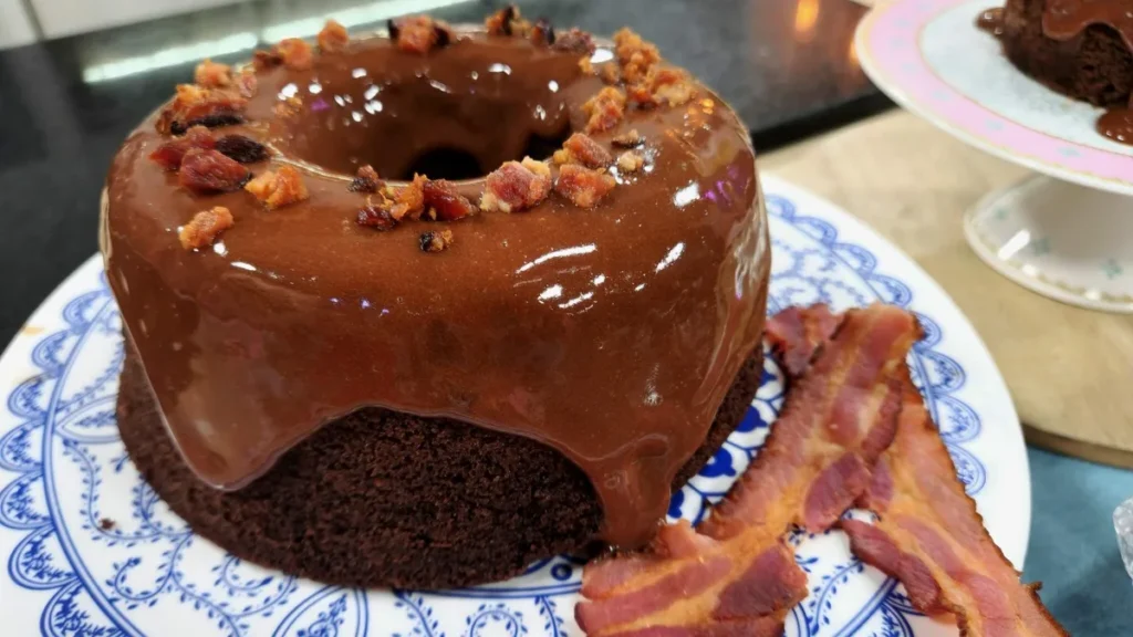 Imagem bolo de chocolate com bacon do artigo Bolo de chocolate com Bacon - Santa Receita