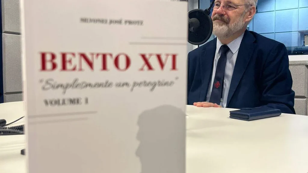Imagem Radio Aparecida entrevista Silvonei Jose do artigo Rádio Aparecida entrevista autor da obra "Bento XVI: Simplesmente um Peregrino"