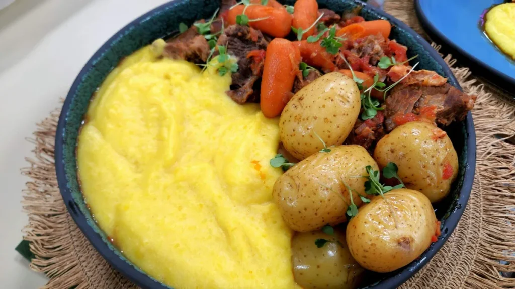 Imagem carne de panela com cenoura pure do artigo Carne de Panela com cenoura e purê de mandioquinha - Santa Receita