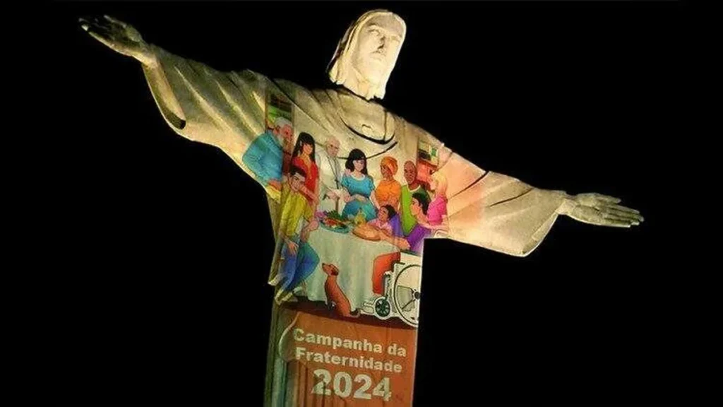 Imagem cristo redentor iluminado com simbolo da amizade social cf 2024 do artigo Cristo Redentor é iluminado com as cores da Campanha da Fraternidade 2024