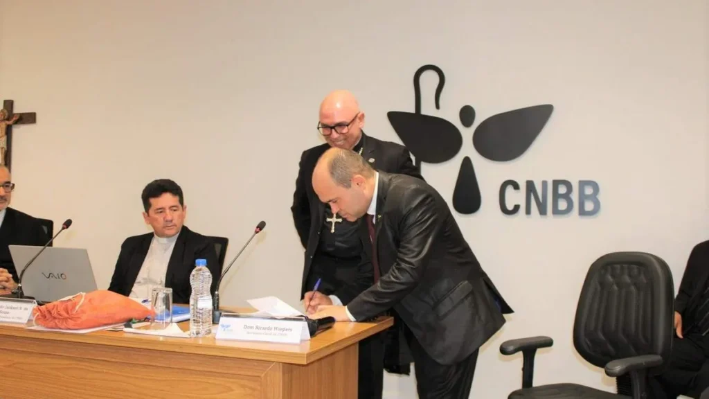 Imagem Assinatura CNBB e Instituto Federal do artigo CNBB fecha acordo para disponibilizar capacitação profissional