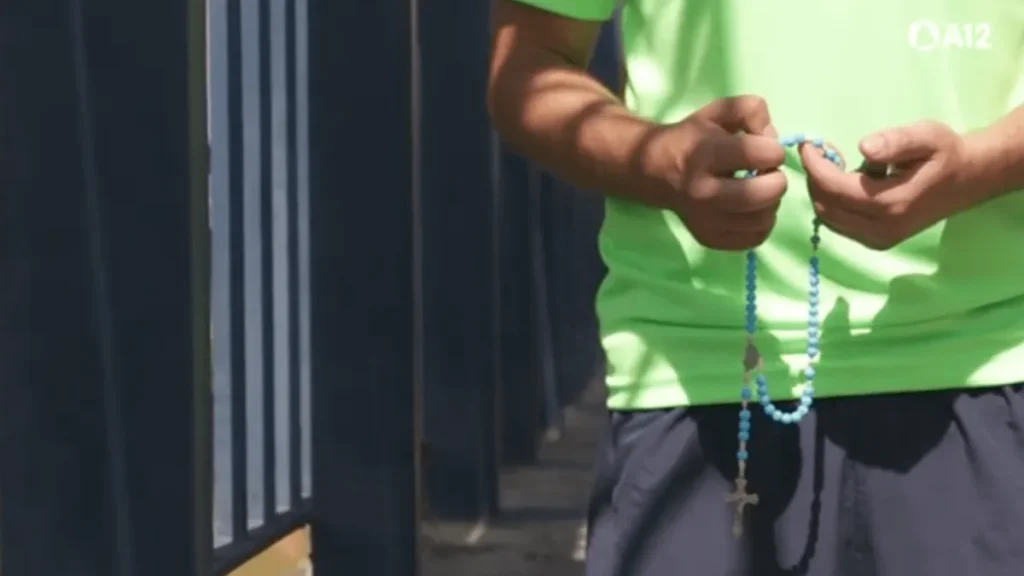Imagem Devoto terco Aparecida do artigo Devoção mariana é marca da vocação da Rádio Aparecida e de grandiosa romaria