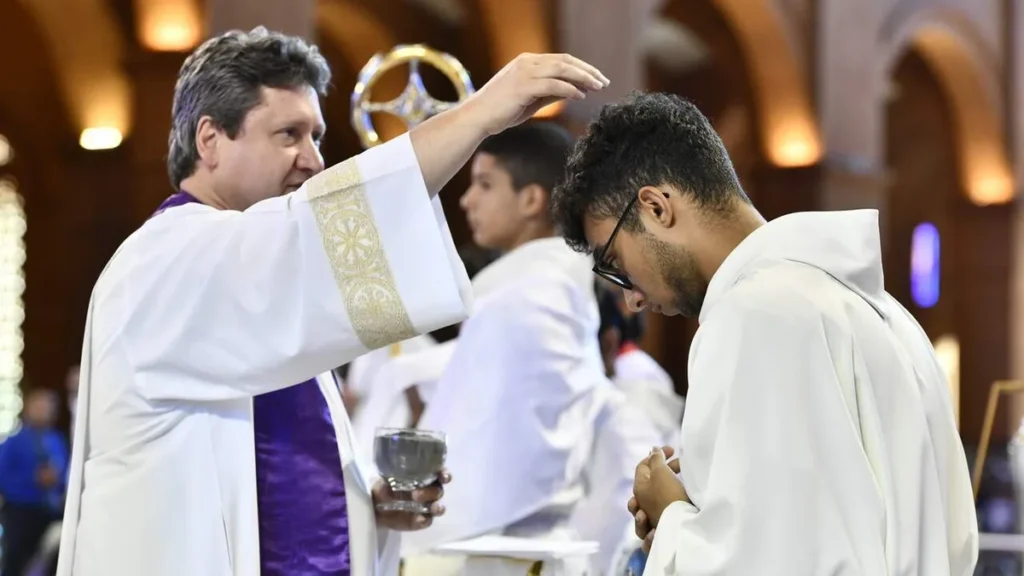 Imagem Quarta Feira de Cinzas 2023 Padre Catalfo do artigo Como será a Quarta-feira de Cinzas no Santuário Nacional?