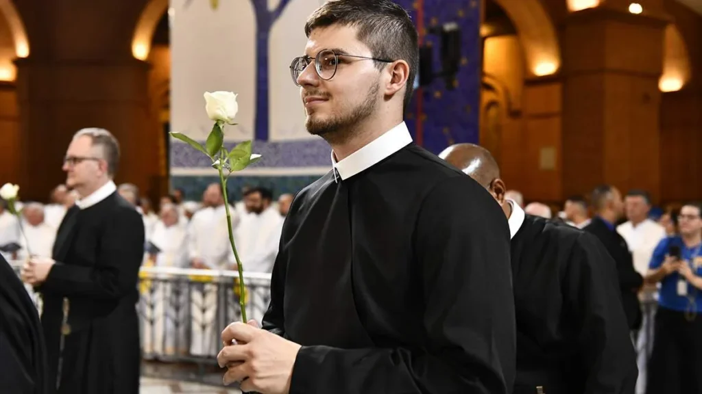 Imagem RdA Fev24 Vem e Segue me do artigo A alegria da vida religiosa em uma vocação acertada