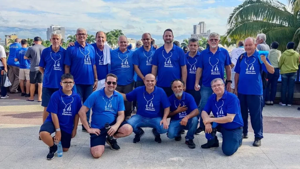 Imagem grupo de homens do terco de piracicaba do artigo Homens do Terço testemunham a força da oração