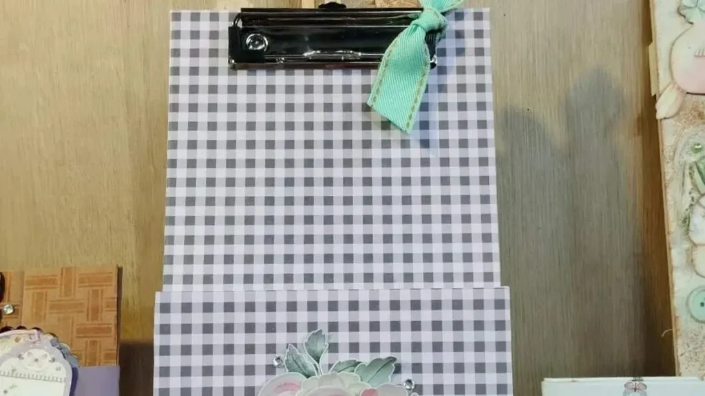 Imagem prancheta do artigo Prancheta Decorada com Scrapbook - Faça Você Mesmo