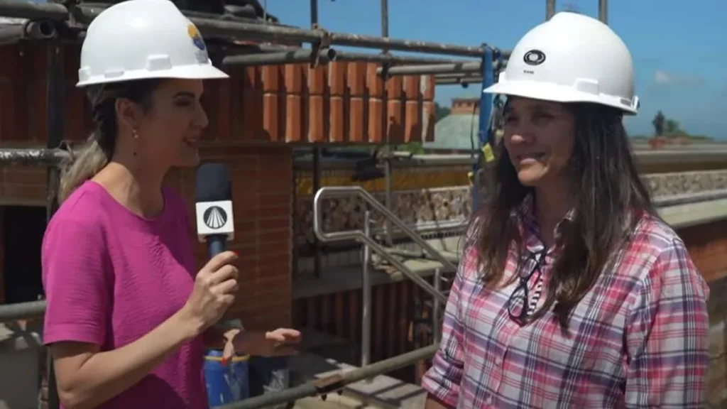 Imagem Jessica na fachada sul do artigo Jéssica Fernandes visita a Fachada Sul e conta todos os detalhes da obra