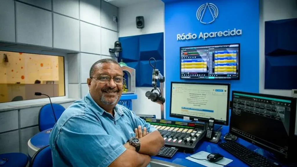 Eduardo José reza o terço das 4h na Rádio Aparecida
