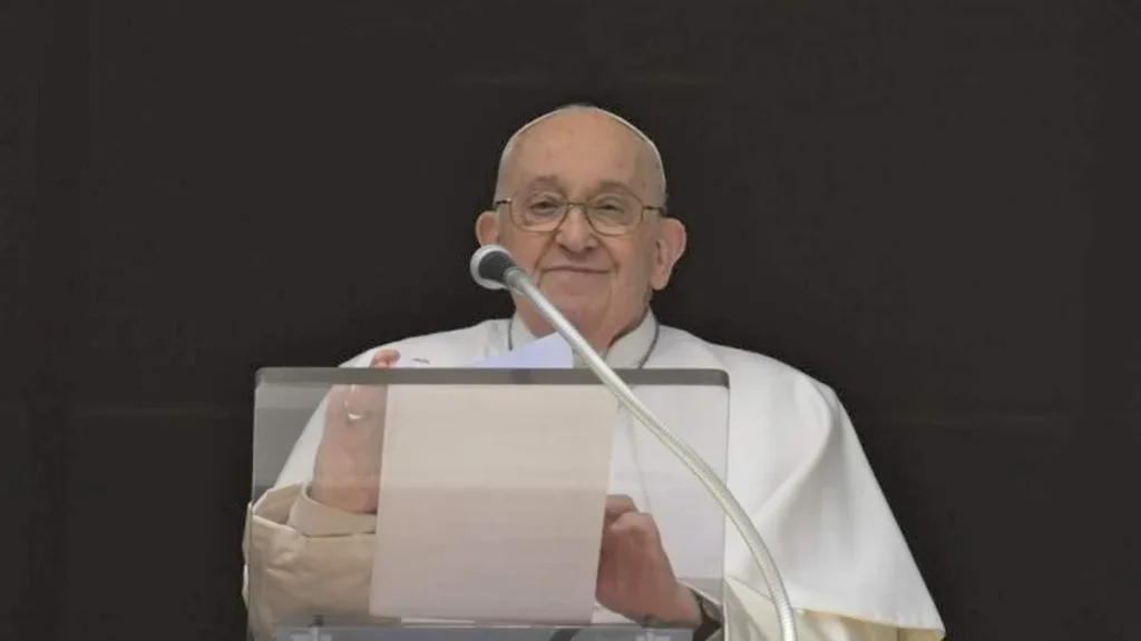 Imagem Papa Francisco Angelus 17 03 2024 do artigo "Que ninguém se sinta excluído do chamado de Deus", diz o Papa