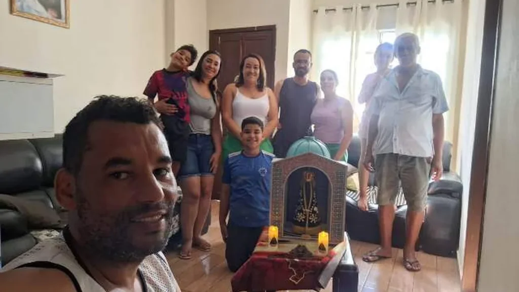 Família Alves, que recebeu a Capelinha em cidade mineira