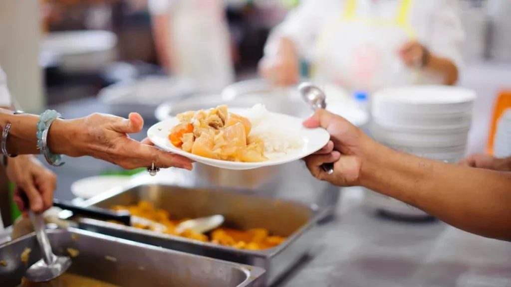 Imagem Prato de comida do artigo Estudo afirma que 13 milhões de brasileiros deixaram de passar fome em 2023