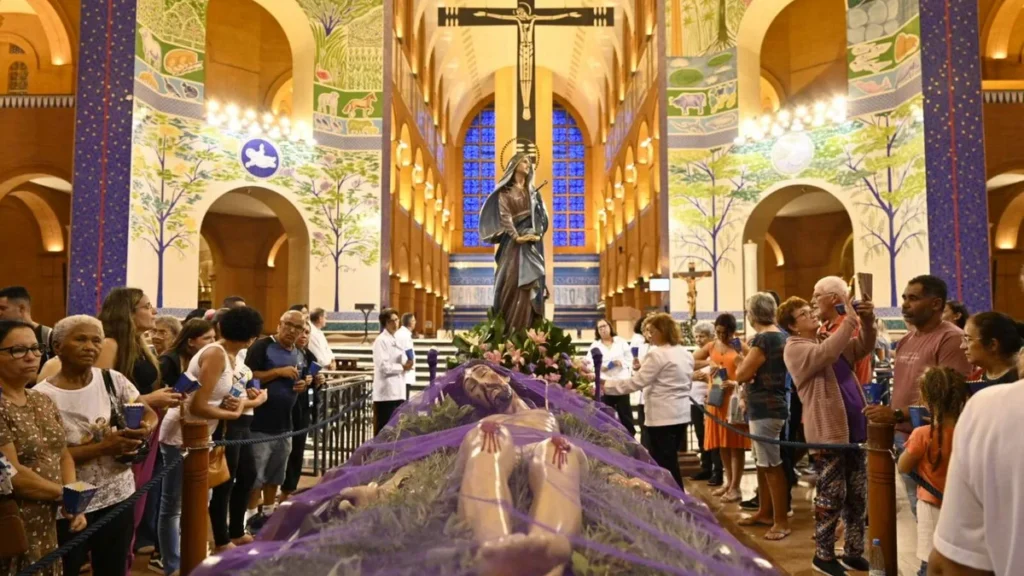 Imagem Procissao do Senhor Morto Sexta feira Santa 18h do artigo Procissão do Senhor Morto reforça apelos de paz ao redor do mundo
