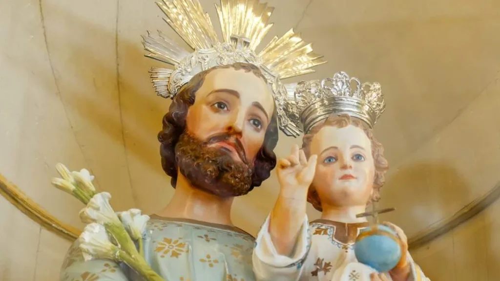 Imagem Sao Jose e o Menino Jesus com coroas na cabeca do artigo Conhecendo São José: a mensagem da carta apostólica Patris Corde