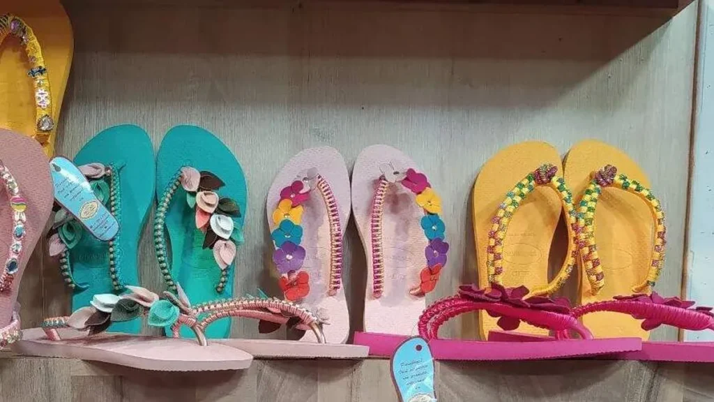 Imagem chinelo do artigo Chinelo “Flores Coloridas - Faça Você Mesmo