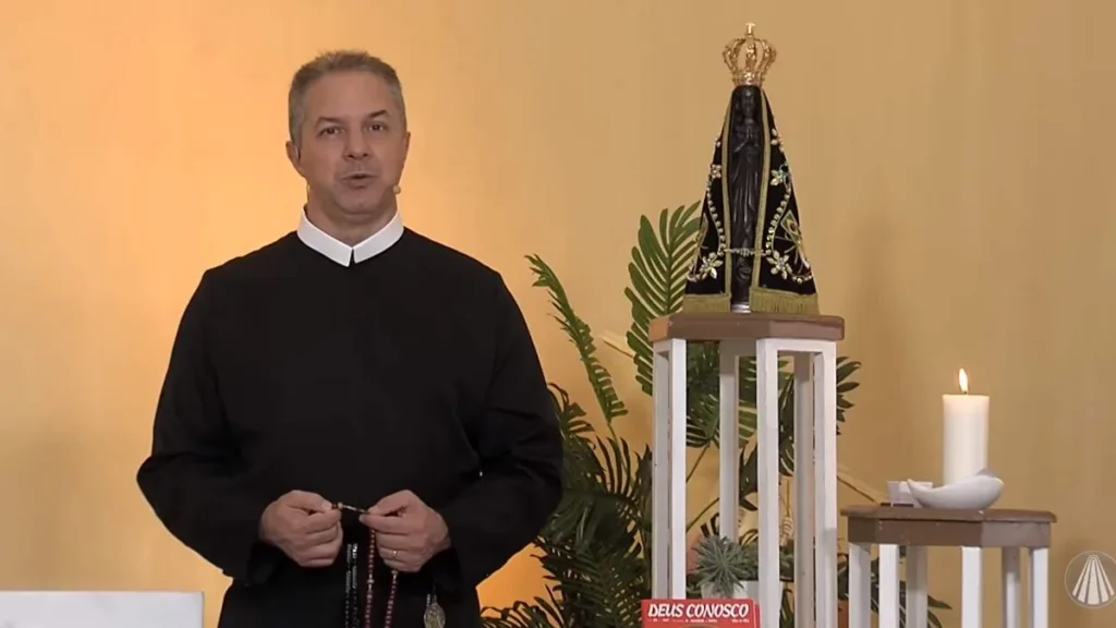 Imagem padre camilo terco do artigo Terço de Aparecida com Pe. Camilo Júnior - 23 de março de 2024 [Mistérios Gozosos]