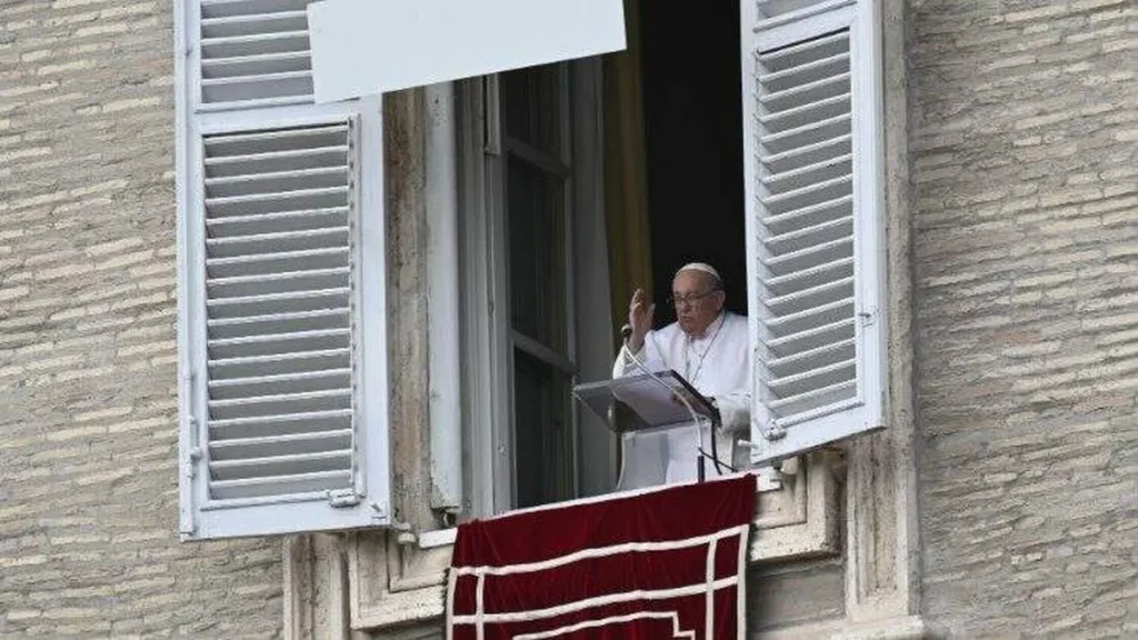 Imagem papa francisco angelus do artigo Papa Francisco convida a acolher o próximo e a espalhar a fraternidade