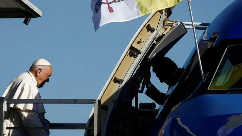 Imagem Papa Francisco embarca em aviao do artigo Conheça as atividades da viagem do Papa a países asiáticos