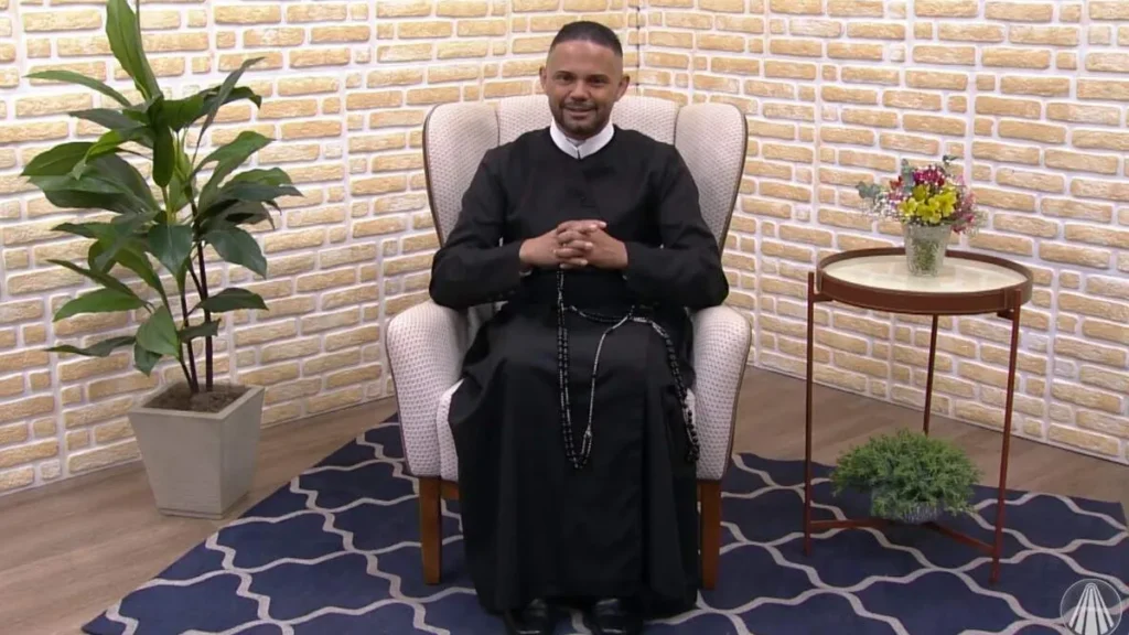 Imagem familia dos devotos do artigo Fé explicada: por que o padre quebra um pedaço da hóstia e põe dentro do cálice na comunhão?