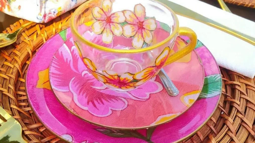 Imagem xicara chita fvm1 do artigo Xícaras Decoradas com Chita - Faça Você Mesmo
