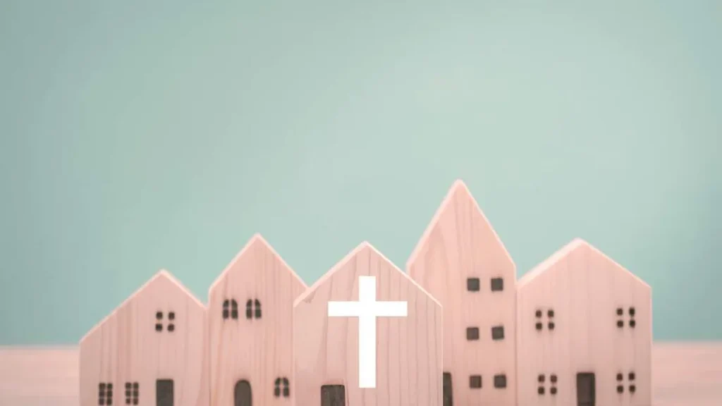Imagem construcoes com igreja ao centro do artigo Na evangelização, não bastam apenas as palavras
