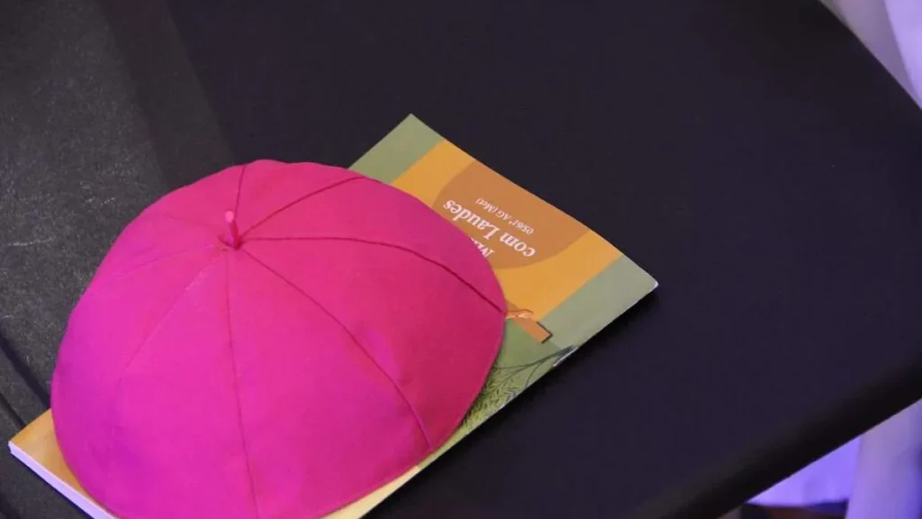 Imagem solideu e livro do artigo 8 livros indicados por bispos para a juventude