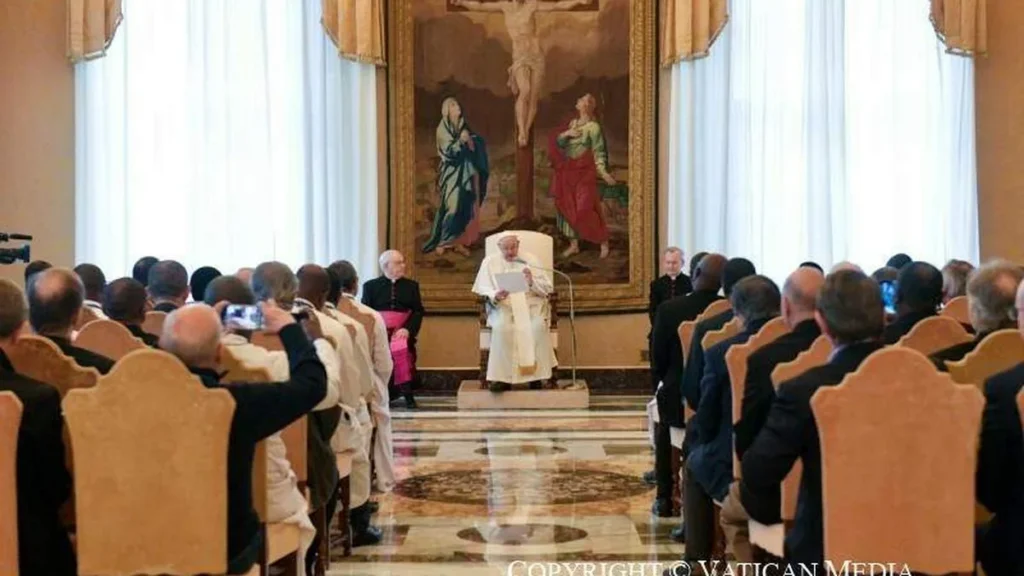 Imagem Papa em reuniao do artigo Papa encoraja os bispos da Calábria a continuarem trabalhando com fraternidade