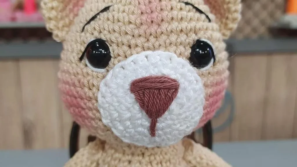 Imagem ursinho amigurumi aula3 fvm do artigo Ursinho de Amigurumi – Minicurso Faça Você Mesmo (Aula 3)