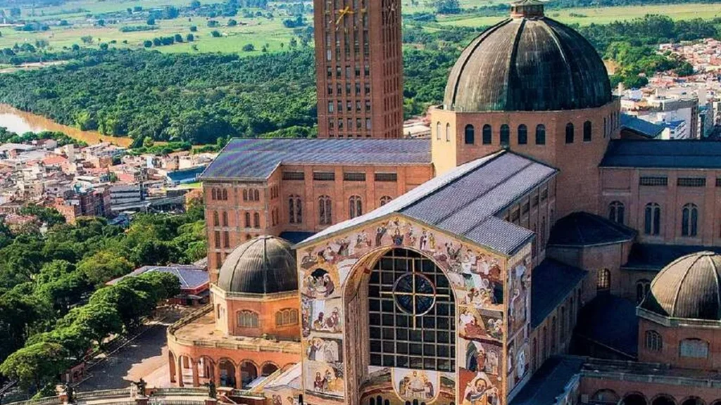 Imagem Capa Revista de Aparecida maio de 2024 do artigo Páscoa: A nossa vida em Cristo