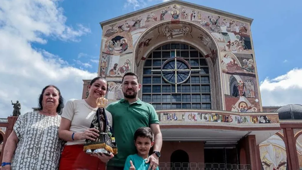 Como família, nos alegramos pela entrega da Fachada Sul