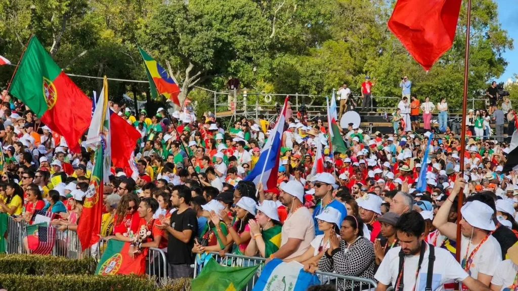 Imagem Jovens reunidos para a JMJ do artigo Jovens vão se reunir para celebrar 40 anos do evento que deu início à JMJ