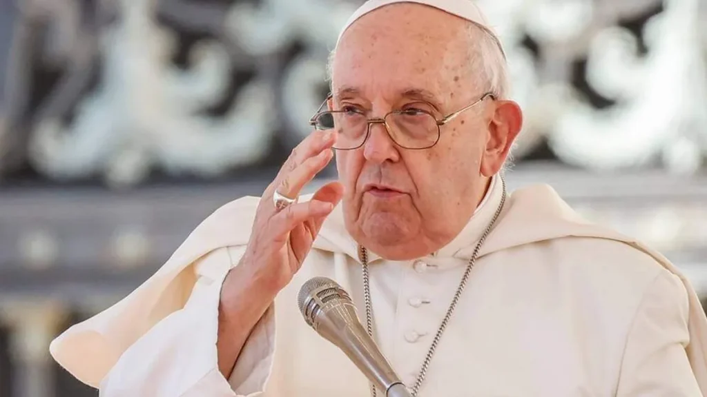 Imagem Papa serio do artigo Papa Francisco volta a pedir o fim das guerras: “Deus é paz e quer a paz”