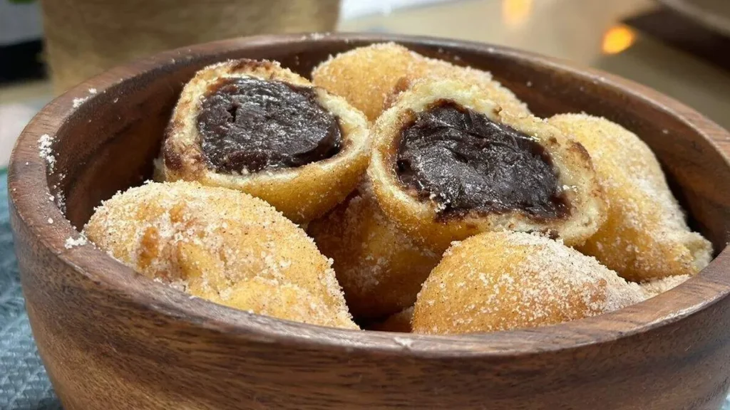 Imagem doce do artigo Bolinho de Chuva Recheado com Brigadeiro - Santa Receita