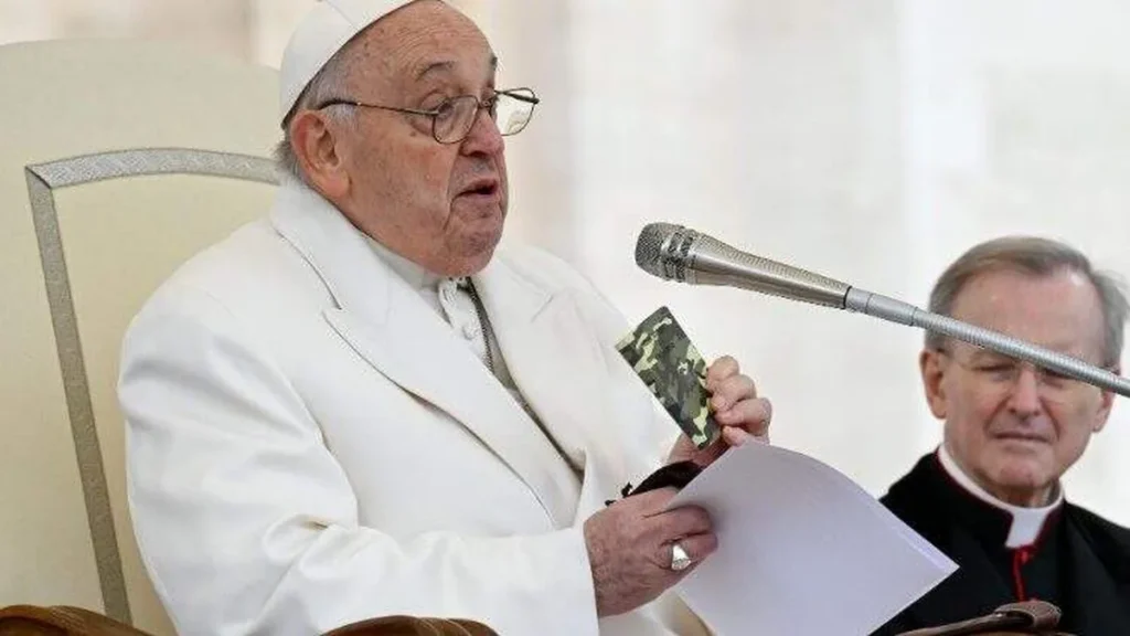 Imagem papa na audiencia geral de 03 de abril de 2024 do artigo Papa expressa tristeza pelos jovens que perdem suas vidas nas guerras