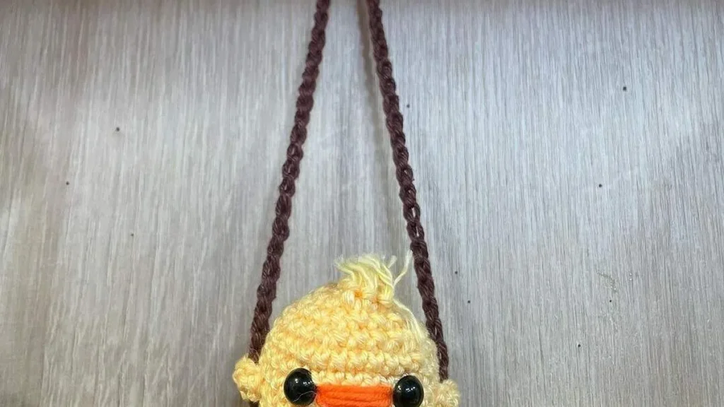 Imagem patinho amigurumi fvm1 do artigo Chaveiro para carro de pintinho em amigurumi – Faça Você Mesmo
