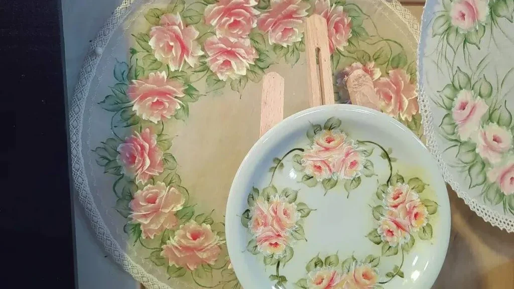 Imagem pintura porcenalizada fvm1 do artigo Toalha de Bandeja em Pintura Porcelanizada em Tecido - Faça Você Mesmo