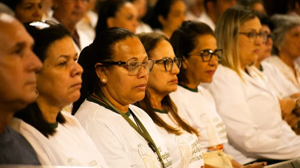 Imagem catequistas na santa missa do artigo CNBB promove live “Tudo sobre a Romaria de Catequistas”