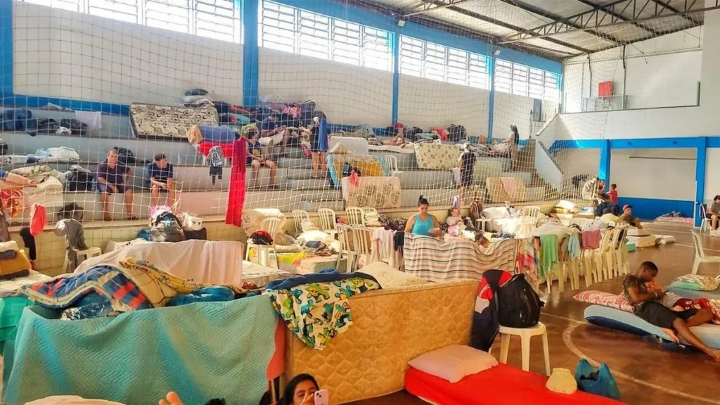 Imagem Solidariedade no RS Ginasio vira alojamento do artigo Igreja local exerce a fé solidária aos gaúchos