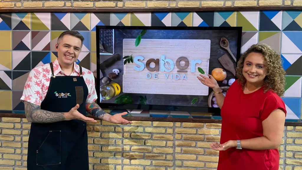 Imagem Chef leonardo roncon e bianca la do artigo Chef Leo ensina o preparo de um delicioso molho de tomate