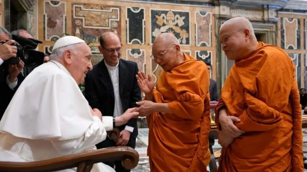 Imagem papa e os budistas 2024 do artigo Papa encontra budistas e reforça diálogo e colaboração