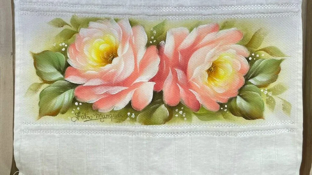 Imagem pintura em toalha de lavabo faca voce mesmo do artigo Pintura em toalha de lavabo com rosas - Faça Você Mesmo