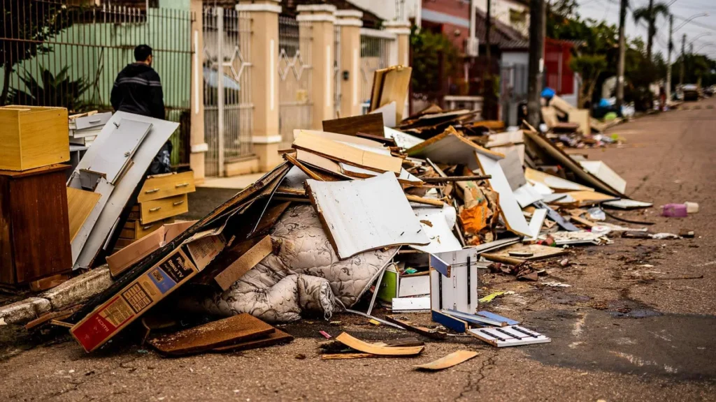 Imagem Reconstrucao da cidade gaucha do artigo O drama do povo gaúcho no retorno às suas casas