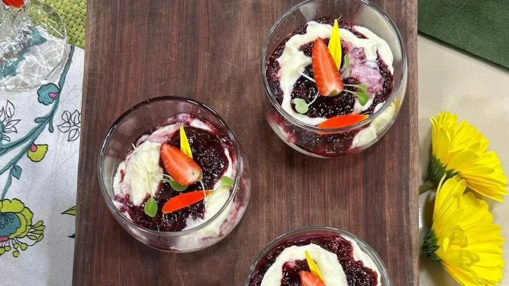 Imagem gelado de chocolate branco com frutas vermelhas do artigo Gelado de chocolate branco com frutas vermelhas – Santa Receita