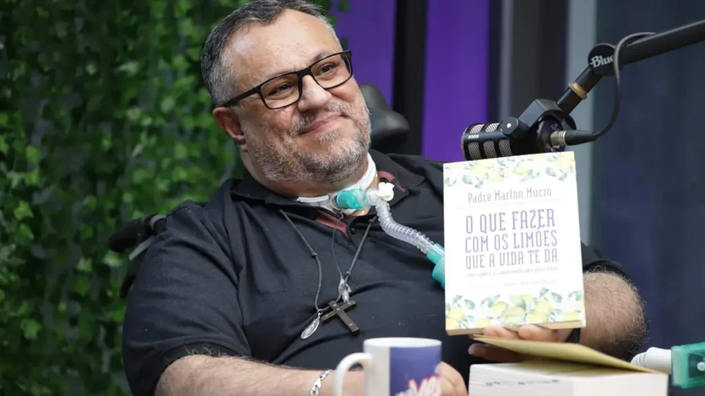 Imagem padre marlon mucio do artigo Membros da Missão Sede Santos de Taubaté (SP) recebem bênção do Papa