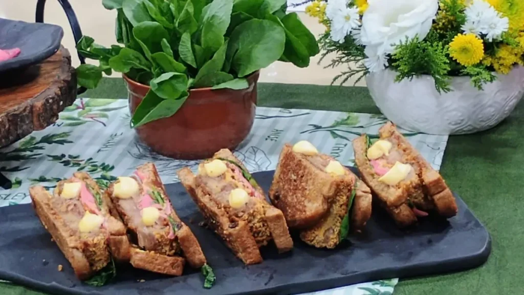 Imagem sanduiche costelinha sar do artigo Sanduíche de Costelinha Crocante – Santa Receita